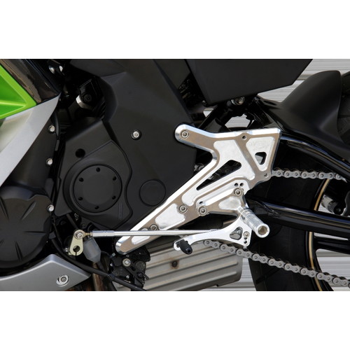 バックステップ シルバー Ninja400 14-17(シルバーアルマイト仕上げ): バイク┃ カスタムジャパンの仕入・通販カタログ